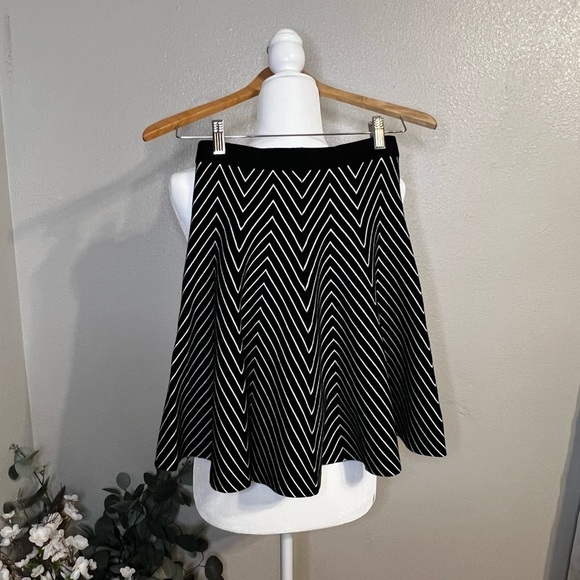 Carmen Skater Skirt XS - Picture 1 of 4